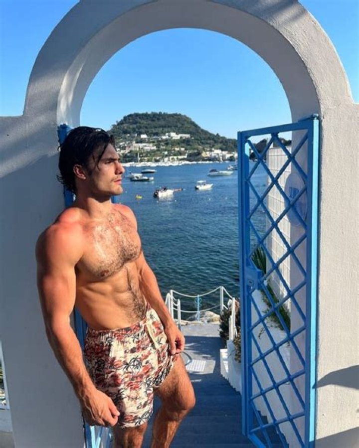 
Mitch Tambo Height, Weight, Net Worth, Age, Wiki, Who, Instagram, Biography 