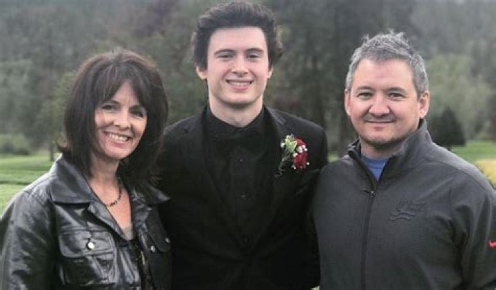 NHL: Kailer Yamamoto Parents: Russell Yamamoto & LeAnn Yamamoto; Girlfriend & Family