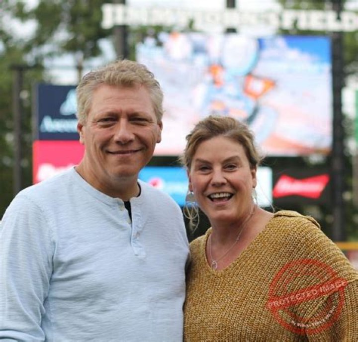 Steve Garagiola WDIV, Bio, Wiki, Age, Net Worth, Wife, Family, Anchor and Height